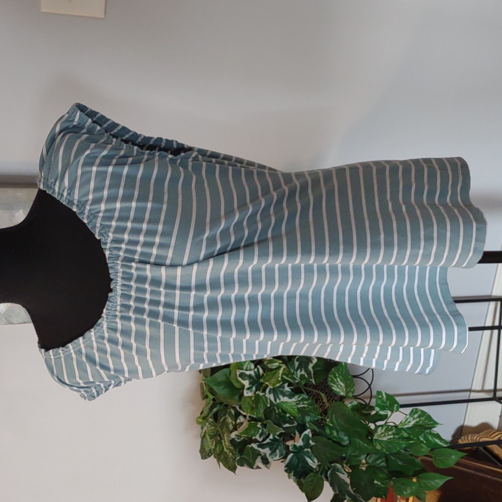 Loft Summer top. EUC